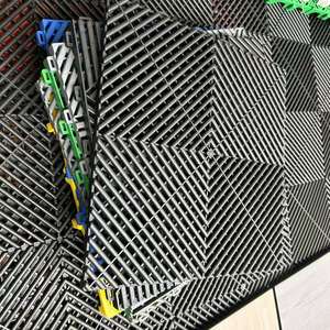 แผ่นไวนิลพื้นผิวเรียบสำหรับเคลือบเซรามิก PP สำหรับงานในโรงจอดรถการออกแบบอุตสาหกรรมกันลื่นสำหรับโรงงาน - Product Image 1