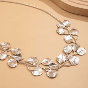 Bijoux vintage femmes élégantes accessoires de fête design de luxe feuille métallique pendentif chaîne colliers cadeaux de mode - Product Image 2