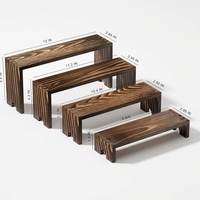 Présentoir créatif à plusieurs niveaux en bois massif avec vitrine étagée pour gâteaux et événements festifs sur table