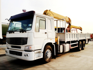 Grue montée sur camion haute performance SPK38502, capacité de levage de 13 tonnes, qualité supérieure, à vendre - Product Image 4