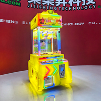 Distributeurs automatiques de capsules, machines gashapon et flippers, bornes d'arcade à pièces et machines à jouets Gachapeng.