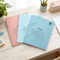 Cahier d'exercices format A5, reliure agrafée, qualité supérieure, design élégant et moderne, impression claire des pages intérieures, logo personnalisé