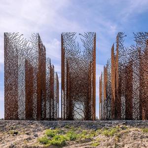 Escultura de Malha de Aço <span class=keywords><strong>Corten</strong></span> Personalizada Vincentaa, Arte ao Ar Livre, Grande Escultura - Product Image 1