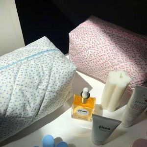 Muestra gratuita de neceser de maquillaje floral personalizado, bolsa de cosméticos de poliéster con diseño de flores, color rosa, bonita y colorida, para viajes, para niñas. - Product Image 5