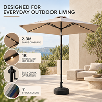 Parasol de terrasse 2,3 m avec manivelle inclinable autobloquante en aluminium, 6 baleines en acier et 18 LED solaires pour l'hôtellerie extérieure