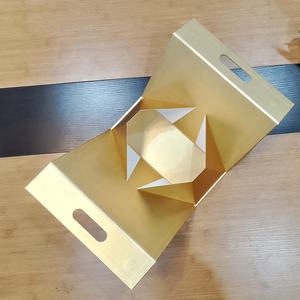 Sac cadeau <span class=keywords><strong>de</strong></span> luxe en or rose magnétique pour les soins <span class=keywords><strong>de</strong></span> <span class=keywords><strong>la</strong></span> peau avec poignées, boîte cadeau rigide triangulaire pliable UV - Product Image 2