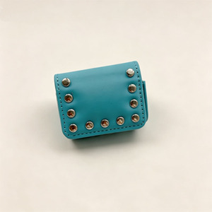 เคสหนังพลิกได้สำหรับ AirPods พร้อมสายคล้องมือ สไตล์พังก์ ป้องกันการกระแทก - Product Image 1