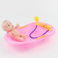 Vente en gros d'accessoires pour poupées Baignoire Fat Boy avec arroseur Simulation de baignoire pour enfants Maison de jeu Jouet en plastique