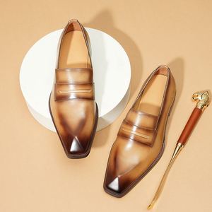 Zapatos de Hombre de Piel Vacuna en Capas con Punta Puntiaguda, Transpirables e Impermeables, Color Otoñal - Product Image 1