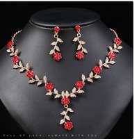 Approvisionnement direct d'usine collier costume mariée rétro facile correspondant forme de prune incrusté couleur diamant clavicule chaîne