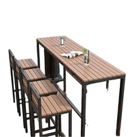 Moderner hoher Tisch im Strandstil und Barhocker-Set für Restaurant Caféen mit hölzerner Tischplatte und Metallbeinen
