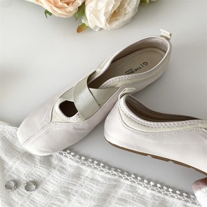 Robe d'extérieur décontractée pour femmes à la mode utiliser chaussures <span class=keywords><strong>de</strong></span> ballet à bout en satin couleur unie talons fins antidérapants doux pour l'extérieur - Product Image 2