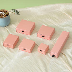 Luxe gepersonaliseerde mini kleine papieren juwelendoosje met logo - Product Image 4