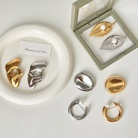 Broches simples en acier inoxydable, broche géométrique brillante en forme de feuille, nouvelle conception, accessoires pour femmes et hommes