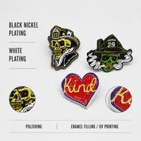 Broches en métal émaillé personnalisées, badges créatifs en émail souple, broches plaquées noires pour vêtements, accessoires de sac, badges de revers OEM ODM