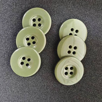 Logos personnalisés, boutons coupés en résine à quatre trous, accessoires de couture adaptés aux vestes pour hommes et femmes.