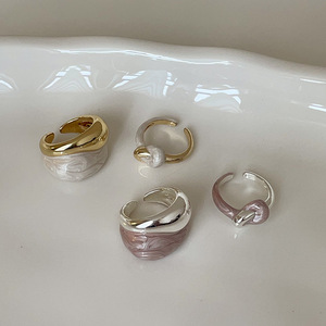 Bague ouverte à la mode de haute qualité plaquée or 18 carats avec blocage de couleur et glaçage, bague de mode individuelle - Product Image 1