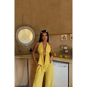 Conjuntos Femeninos Amarillos Lorenza, Atuendo Elegante para Equipo - Product Image 2