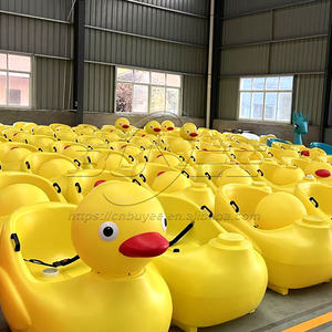 Luge à neige remorquable durable et amusante en forme d'animal en plastique jaune, écologique, certifiée sécurité, pour enfants et adultes - Product Image 1