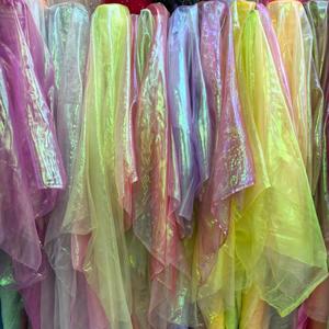 Tissu en organza léger et transparent à effet dégradé pour costumes de scène - Product Image 2