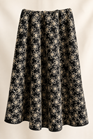 Tissu en polyester épais tricoté doux beige avec broderie florale de rêve, motif de fleurs ajourées, base en feutre noir pour filles - Vente en gros