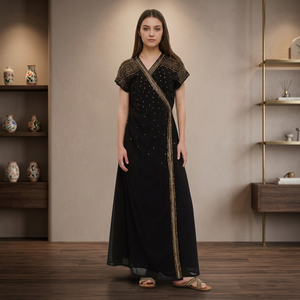 Robe longue noire élégante avec perles dorées, col en V, manches courtes, coupe ample, style portefeuille à nouer, pour soirée, été, en mousseline 100% coton - Product Image 3