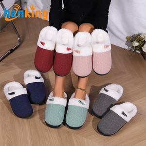 Ehanking Pantoufles d'intérieur confortables doublées peluche de couleur unie pour <span class=keywords><strong>femme</strong></span>, pantoufles décontractées d'hiver à enfiler en <span class=keywords><strong>fausse</strong></span> <span class=keywords><strong>fourrure</strong></span> - Product Image 1