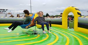 Juego inflable Dizzy Dash carrera de obstáculos ciclón Spinning carrera de obstáculos Carnival <span class=keywords><strong>Ride</strong></span> - Product Image 4