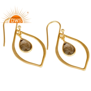 Magnifiques boucles d'oreilles pendantes en argent plaqué or indien, serties de labradorite, par un fabricant de bijoux - Product Image 2