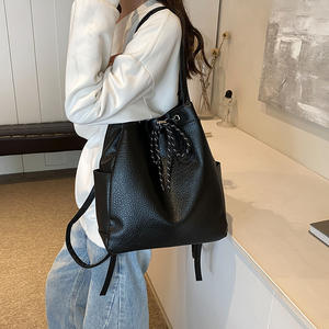 Sac seau grande capacité pour femme sac à dos décontracté polyvalent sac sous les bras simple et élégant - Product Image 2