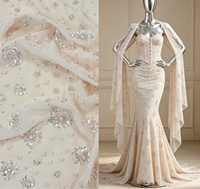 Tissu en mousseline rose clair avec broderie de sequins, perles et perles de rocaille sur toute la surface pour robe de mariée et vêtements africains Boubou
