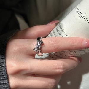 Anillo de Plata de Ley S925 con Diseño Único, Chapado en Oro de 18K, Joyería Ligera y Elegante con Incrustaciones de Circonita Dulce y Fresca - Product Image 3