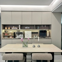 Buffet blanc minimaliste moderne avec rangement extensible et surface lisse pour salon et salles à manger d'hôtel