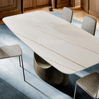 Table de salle à manger de style américain avec base en aluminium moulé et plateau en pierre de marbre noir avec table de salle à manger de haute qualité finition or