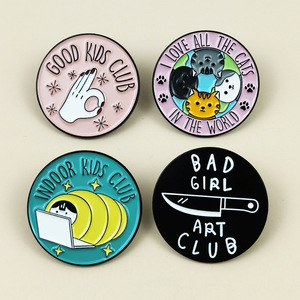 Divertido Broche con Patrón de Dibujos Animados en Inglés, Personalizado y Creativo, Insignia Metálica con el Gesto de "OK" para Pasar la Noche Armando Series - Product Image 1