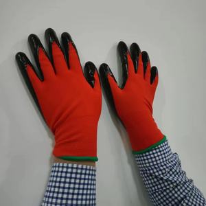 قفازات رخيصة بالجملة ذات جودة عالية مصنوعة من البوليستر 13 جاوج مع طلاء نتريل ناعم - Product Image 4