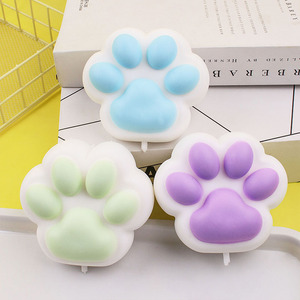 Venta al por mayor de Taba Squishy de silicona con forma de pata de gato, diseño de pata de animal Kawaii, personalizable de fábrica, Taba TPR Mochi Squishy, regalo novedoso - Product Image 3