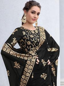 Indiase Traditionele Trendy Moderne Design Sequentie Werk Georgette <span class=keywords><strong>Saree</strong></span> Met Blouse Groothandel Fabriek Levering Van <span class=keywords><strong>Surat</strong></span> <span class=keywords><strong>India</strong></span> - Product Image 3
