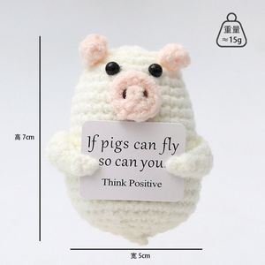 ตุ๊กตาหมูน้อยถักไหมพรม ตุ๊กตาถักนิตติ้ง ของเล่นถักไหมพรม ตุ๊กตาหมูน้อยพร้อมการ์ดเหรียญมงคล ตุ๊กตาหมูน้อยถักโครเชต์ทำมือ ตุ๊กตาหมูน้อยสีชมพู - Product Image 3