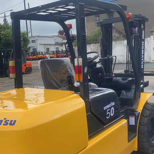 Chariot élévateur diesel KOMATSU d'occasion de 5 tonnes avec moteur, bon prix, à vendre, origine Japon, poids 5000 kg - Product Image 1