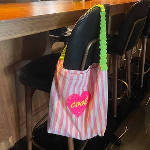 กระเป๋าผ้าใบปะคำที่มีลายทาง - Product Image 5