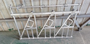 Dispositivo di Bloccaggio del Collo per Bestiame Regolabile con Posizionamento Flessibile per Gestione e Contenimento di Mucche, Vitelli e Bovini Adulti in Fattoria - Product Image 5