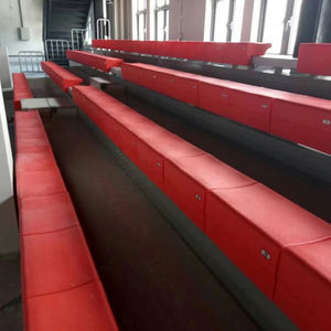 مدرجات تلسكوبية مجوفة أوتوماتيكية من مادة HDPE بسعة 200 كجم مقاعد ملعب متحركة آمنة بتصميم مرن - Product Image 1