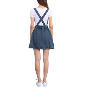 Jupe salopette en jean taille haute, coupe trapèze, mini, couleur unie, décontractée, avec détails boutonnés, ourlet évasé, sans manches, assortie à un haut blanc - Product Image 2