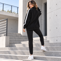Ensemble de survêtement 2 pièces personnalisé pour femme avec rayures contrastées, sweat-shirt à col montant et fermeture éclair partielle, pantalon de jogging doux pour un look décontracté quotidien et urbain