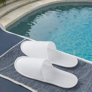 Zapatillas de Hotel de rizo blanco con suela gruesa de 4mm, zapatillas antideslizantes desechables a granel para Spa Resort, hospitalidad, venta al por mayor - Product Image 5