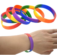 Bracelet en silicone arc-en-ciel en caoutchouc LGBTQ-friendly pour les fêtes Bandes de sport promotionnelles LGBT lesbiennes
