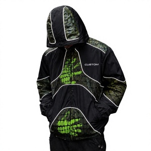 Chaqueta de calle para hombre con capucha y cremallera completa, de nailon con patchwork, cortavientos, con ribetes reflectantes y estampado termocrómico de reptil - Product Image 1