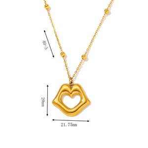 Ensemble collier et boucles d'oreilles tendance en forme de lèvres pour femmes |   Acier inoxydable plaqué or 18K PVD |   Durable, imperméable, hypoallergénique - Product Image 4