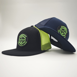 Gorra Snapback Ajustable de 6 Paneles con Visera Plana, Estilo Moderno Unisex en Blanco y Negro con Logotipo Personalizado y Parche de Goma - Product Image 2